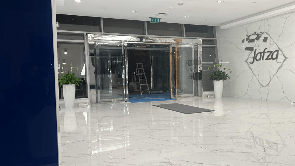 Main entrance, Glass room